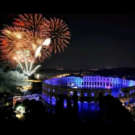 Ory 2 Between The And Center Apartment Pula